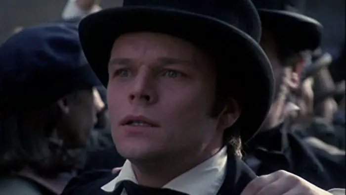 Alec Newman as Victor Frankenstein wearing a top hat in the 2004 Hallmark miniseries Frankenstein