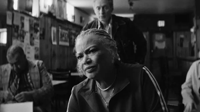 Kasi Lemmons as Ramona confronting Sully in Alexandre Rockwell’s black-and-white neo-noir The Projectionist (2026)